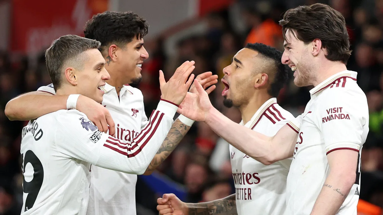 بييرو هينكابي يكشف توقعاته لسباق لقب الدوري الإنجليزي قبل نهائي كأس كاراباو